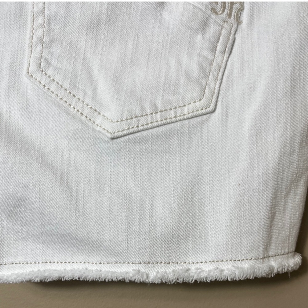 Miss Me White Denim Moto Shorts Mid Rise Frayed Hem Zipper Detail Size 28 - Picture 12 of 14